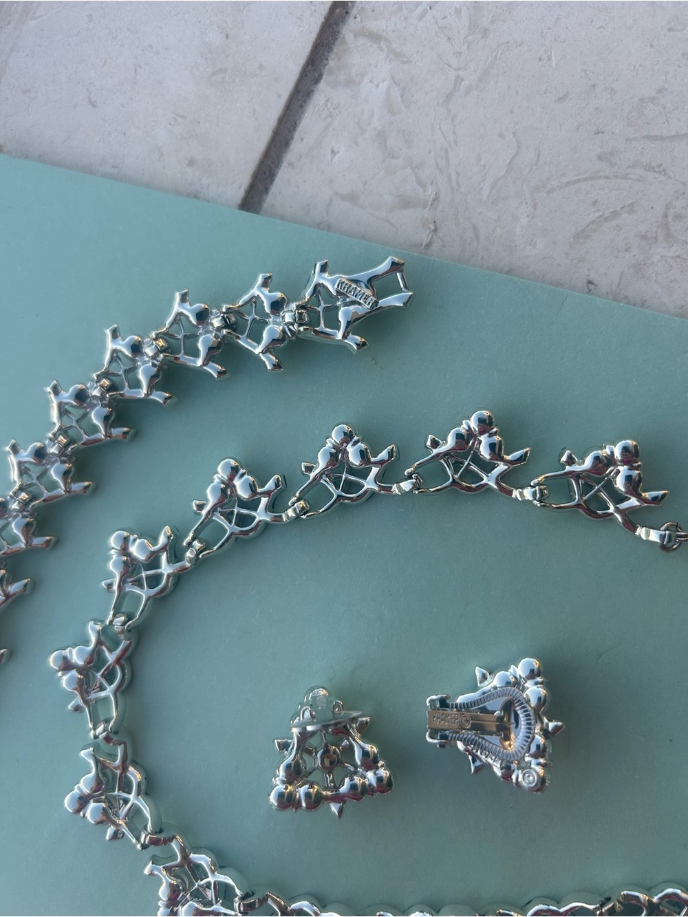 Beautiful KRAMER Faux Pearl & Silver-tone Necklace Bracelet & Earrings Set - Picture 7 of 11